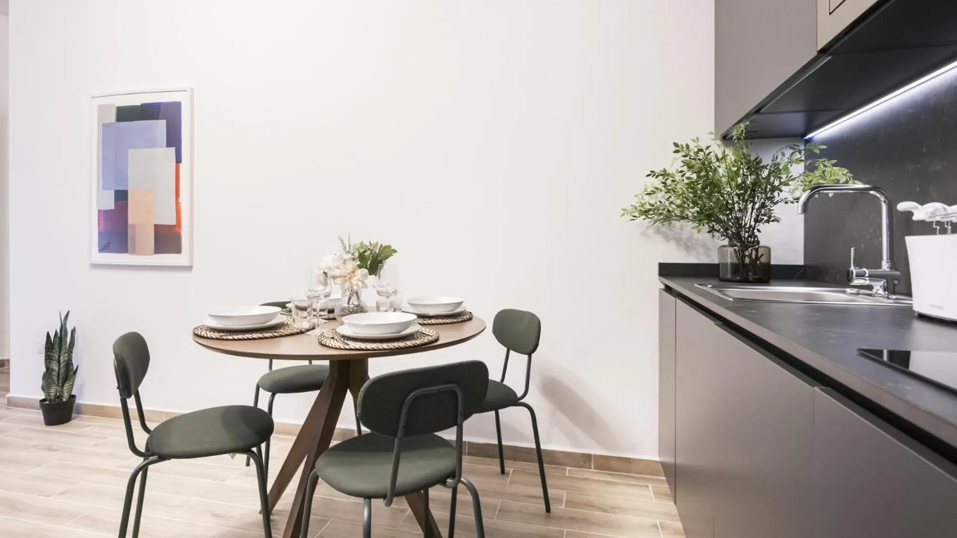 Easylife - Appartamento Vicino A Stazione Centrale 밀라노 0*,  이탈리아